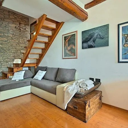 House Ester Umago