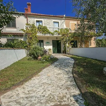 House Ester Casa de Férias *